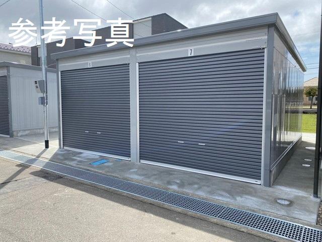 クレスト・ヴィラⅡ ガレージの外観・駐車場イメージ1枚目