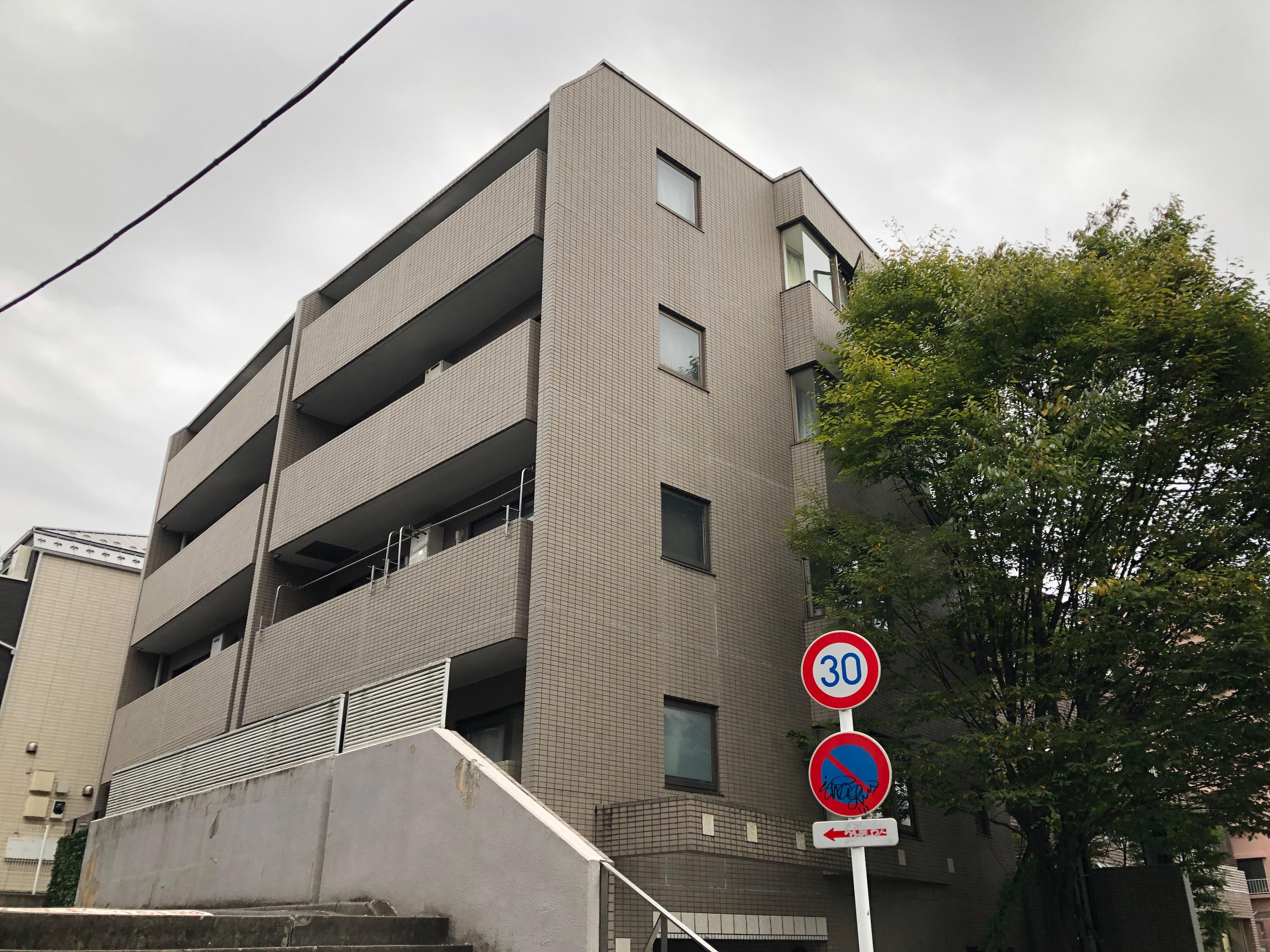 エスポワール池尻 敷地内駐車場の外観・駐車場イメージ1枚目