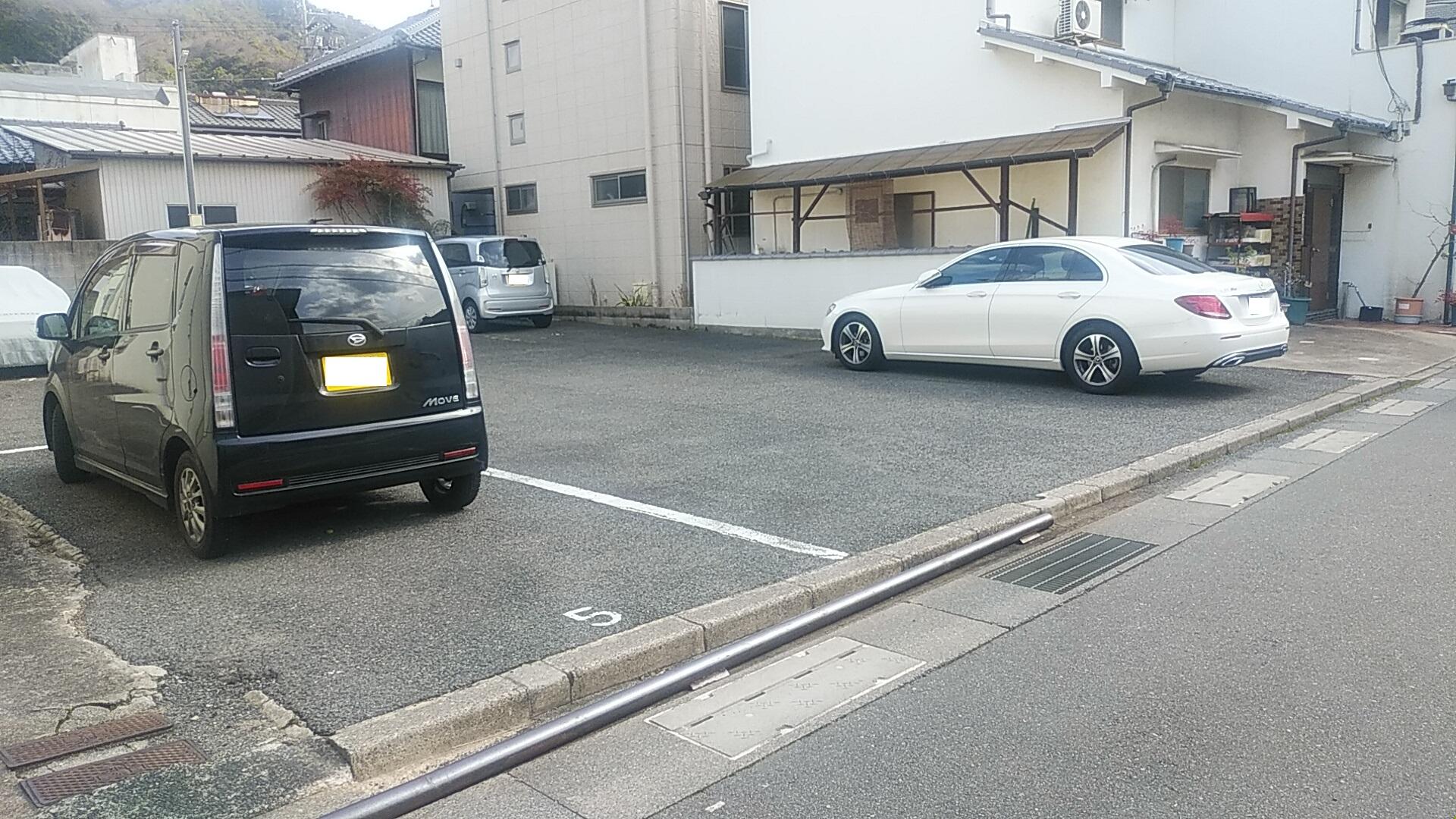 いなりガレージの外観・駐車場イメージ1枚目