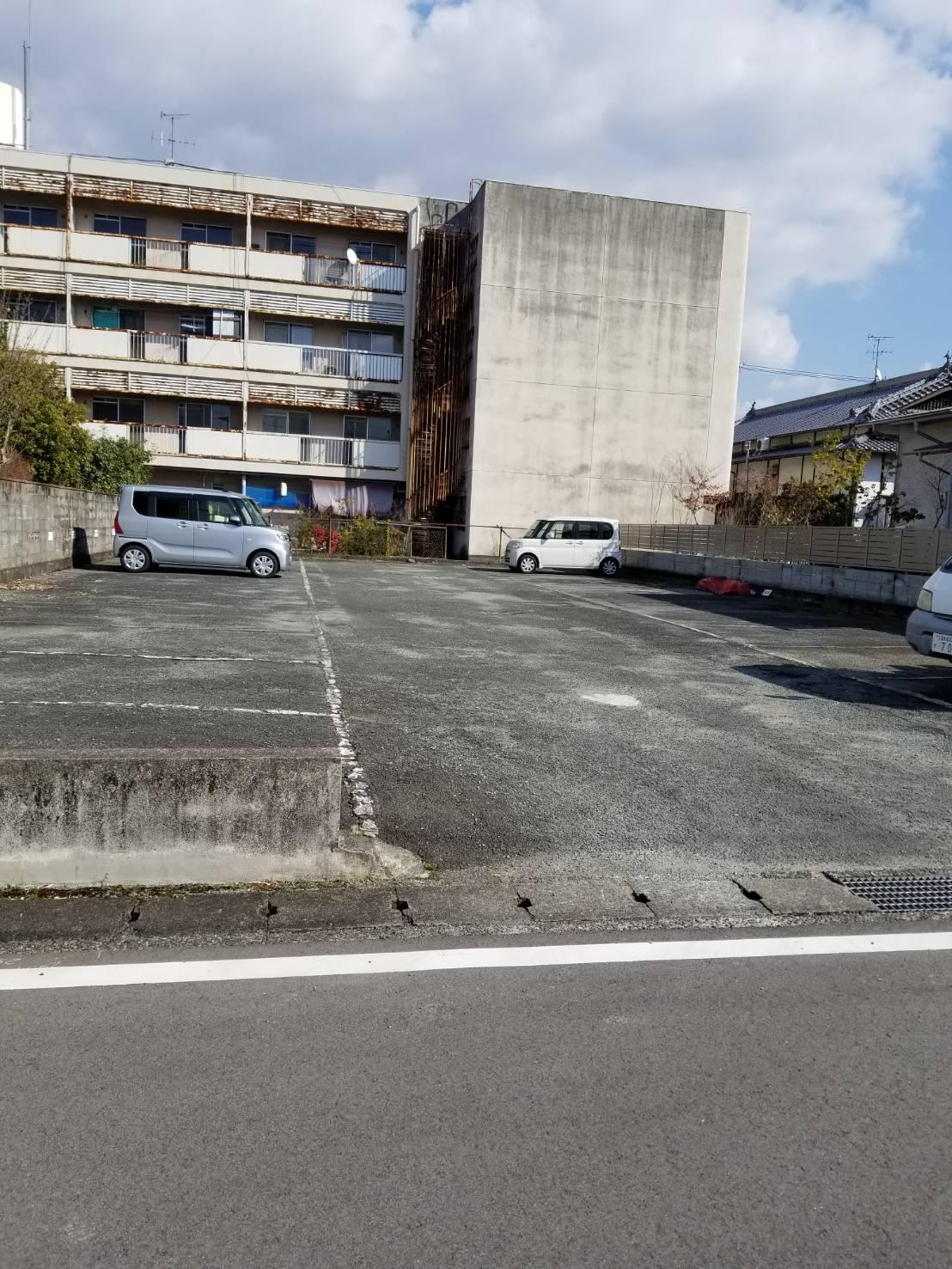 山鹿市中央通月極駐車場の外観・駐車場イメージ2枚目