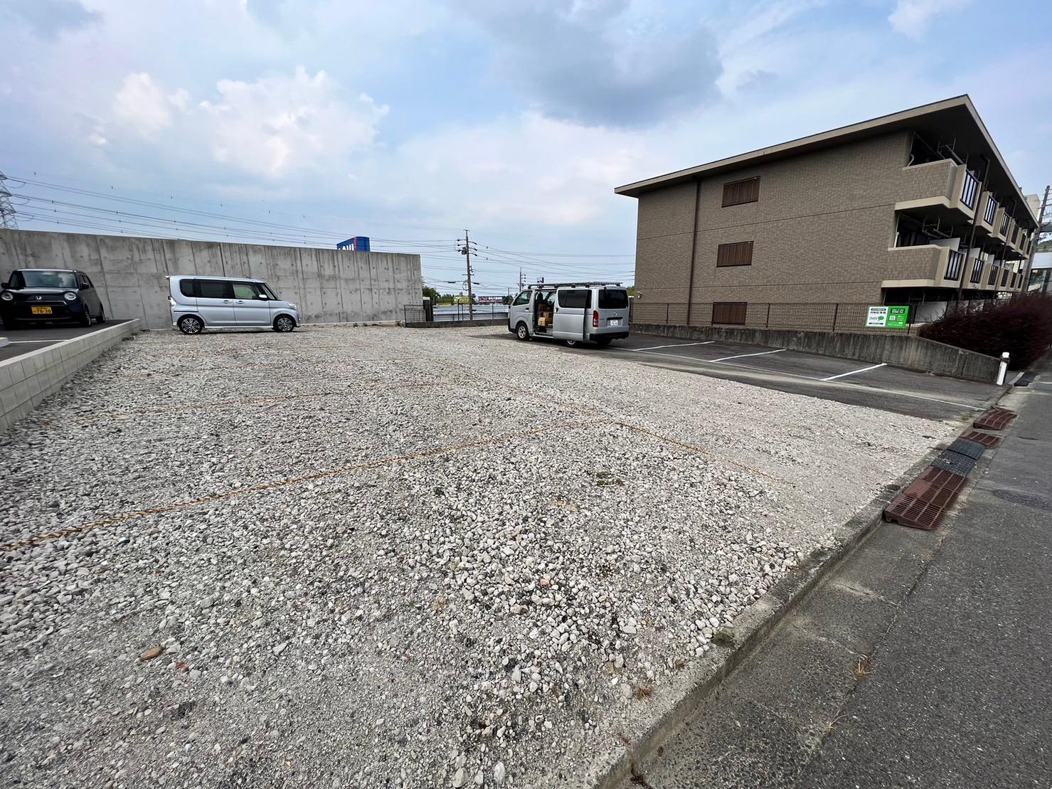 新西方辻パーキングの外観・駐車場イメージ1枚目