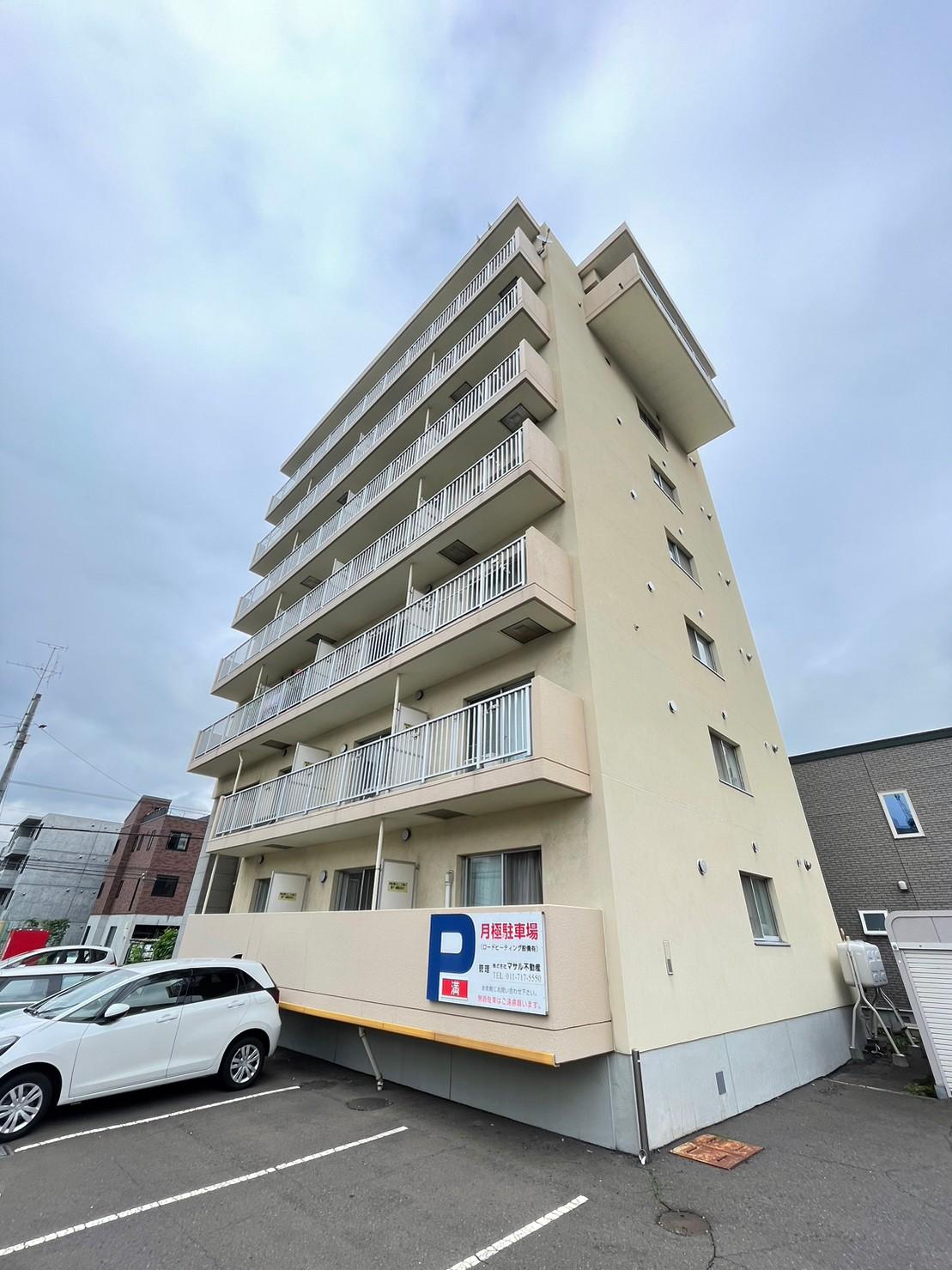 ノースウエスト216の外観・駐車場イメージ1枚目