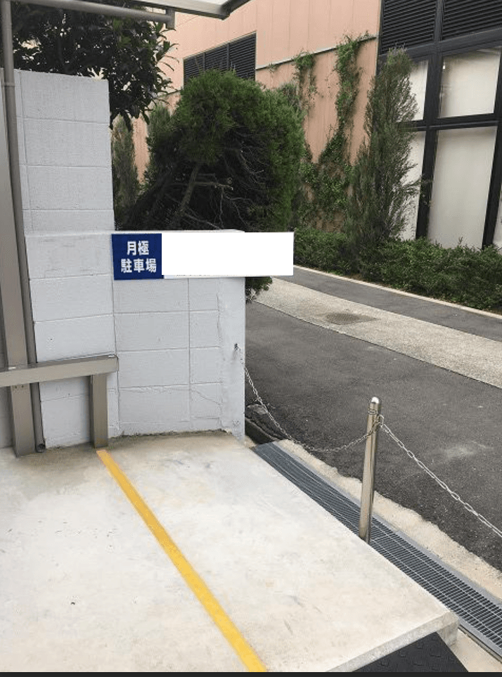 FKクイーンズコート伊丹西台バイク駐車場の外観・駐車場イメージ2枚目