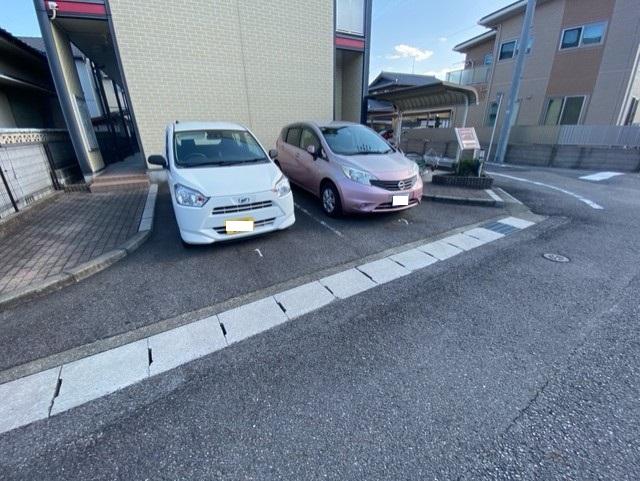 トリニ(37126)の外観・駐車場イメージ1枚目