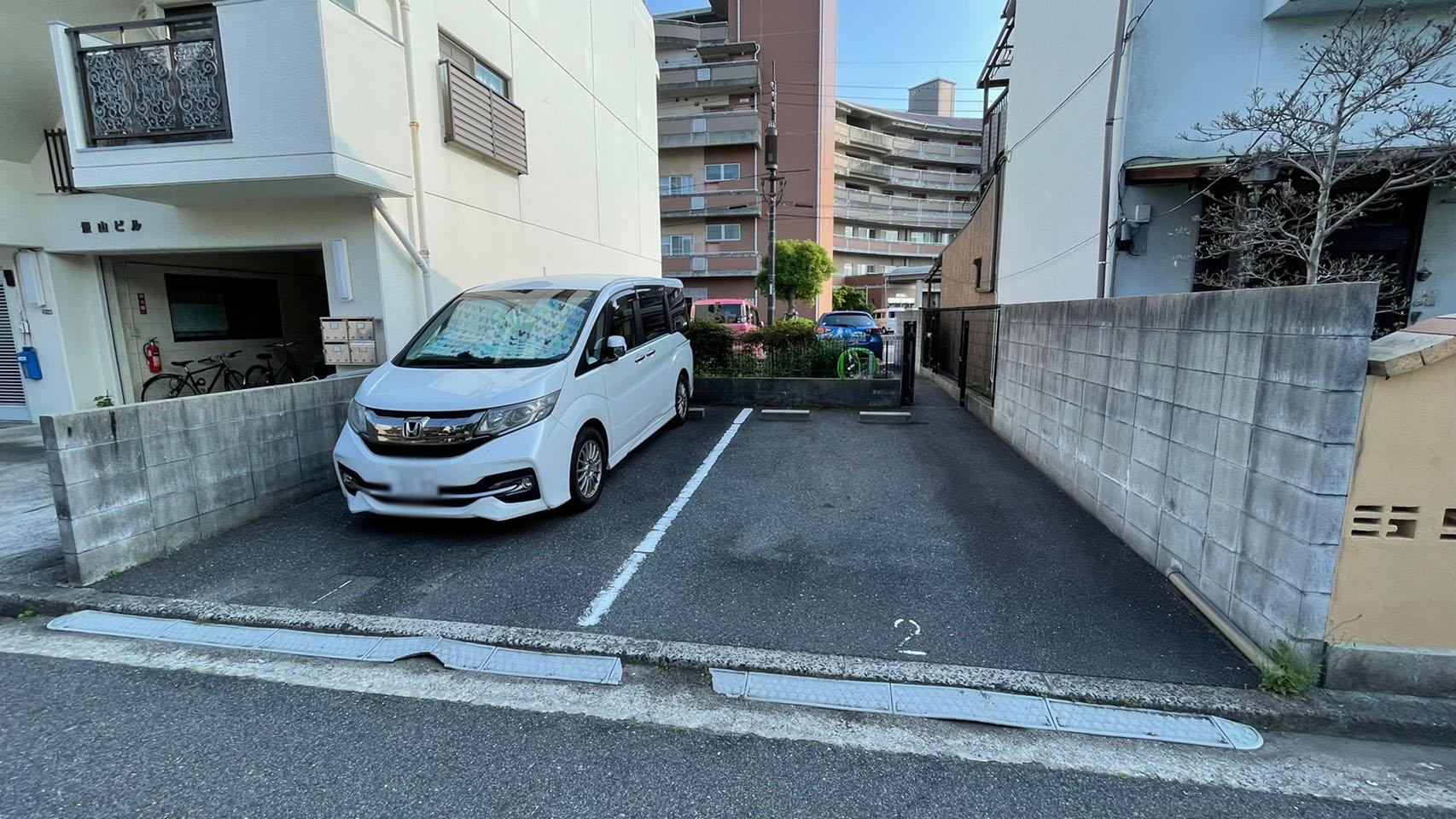 村上ガレージの外観・駐車場イメージ1枚目