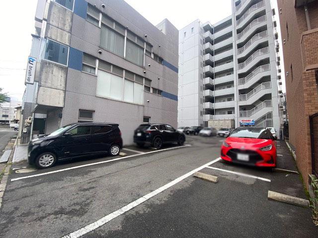 井上ガレージの外観・駐車場イメージ2枚目