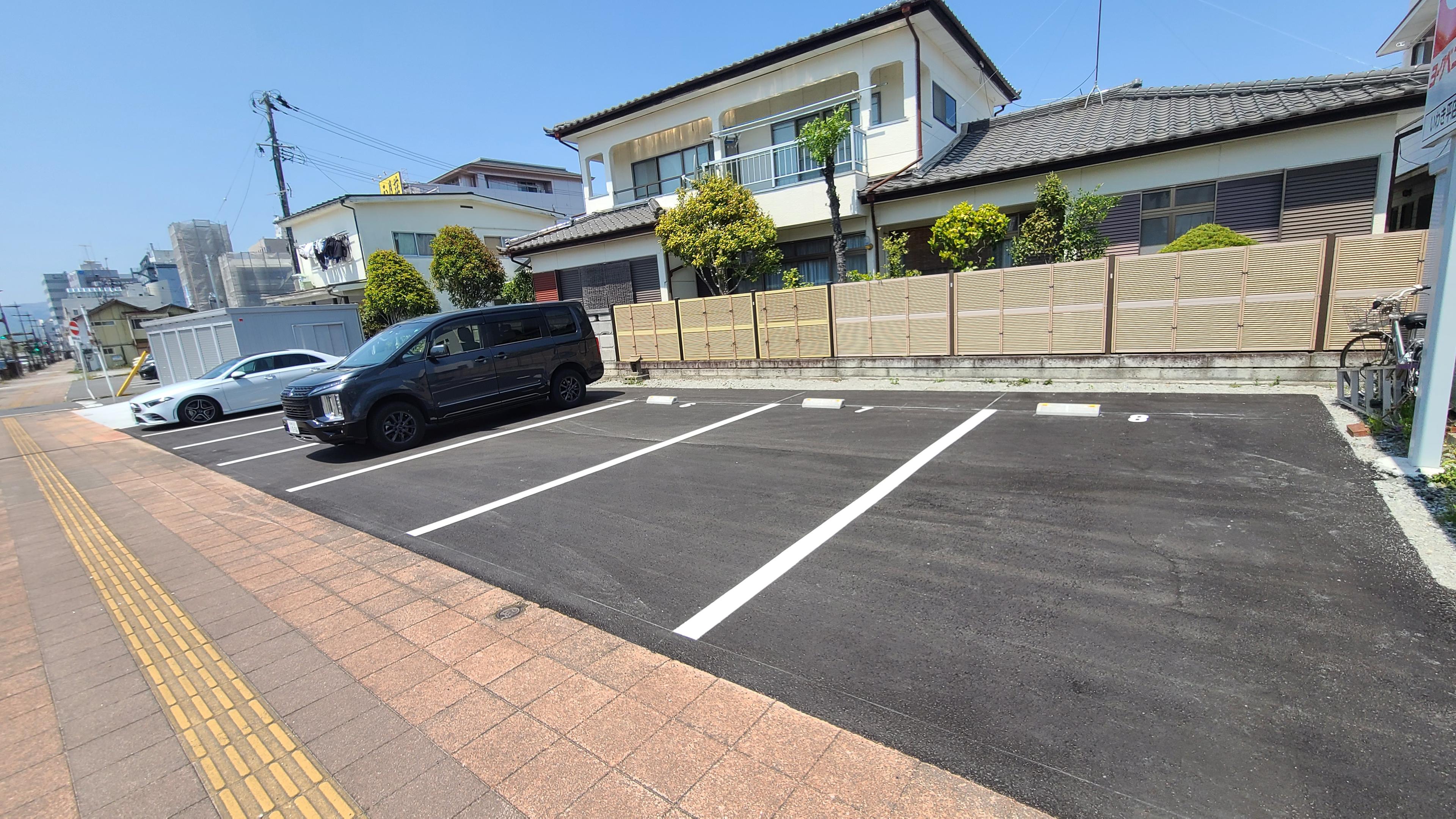 佐藤煙草店月極駐車場の外観・駐車場イメージ1枚目