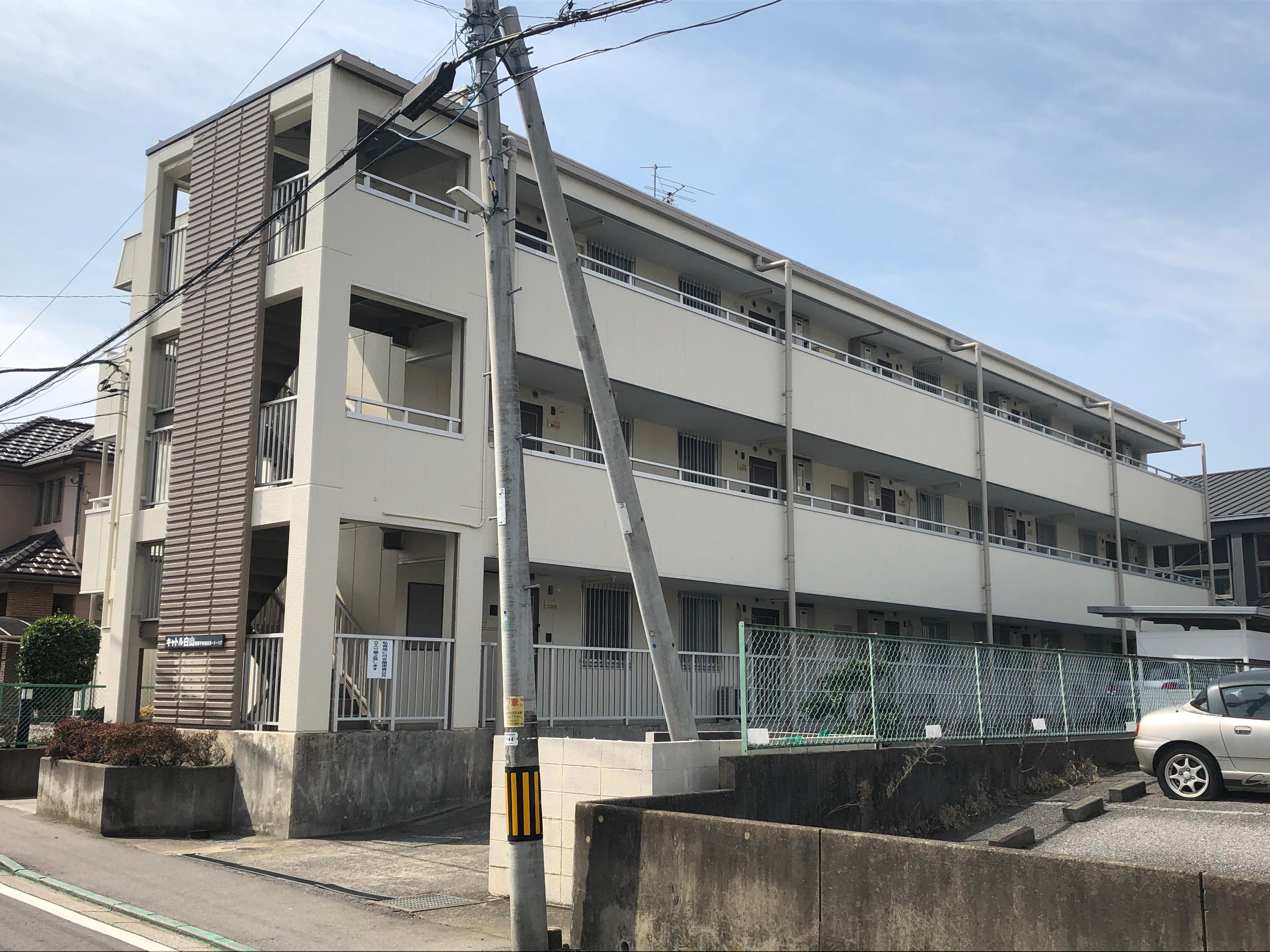 キャトル白山の外観・駐車場イメージ1枚目