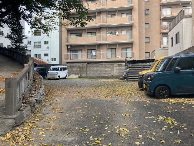 中之町ガレージの外観・駐車場イメージ1枚目