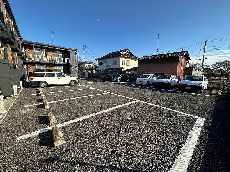 アヴニール(27872)の外観・駐車場イメージ1枚目