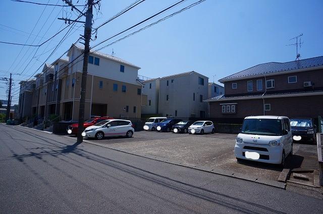 【976】中山マンション駐車場の外観・駐車場イメージ1枚目