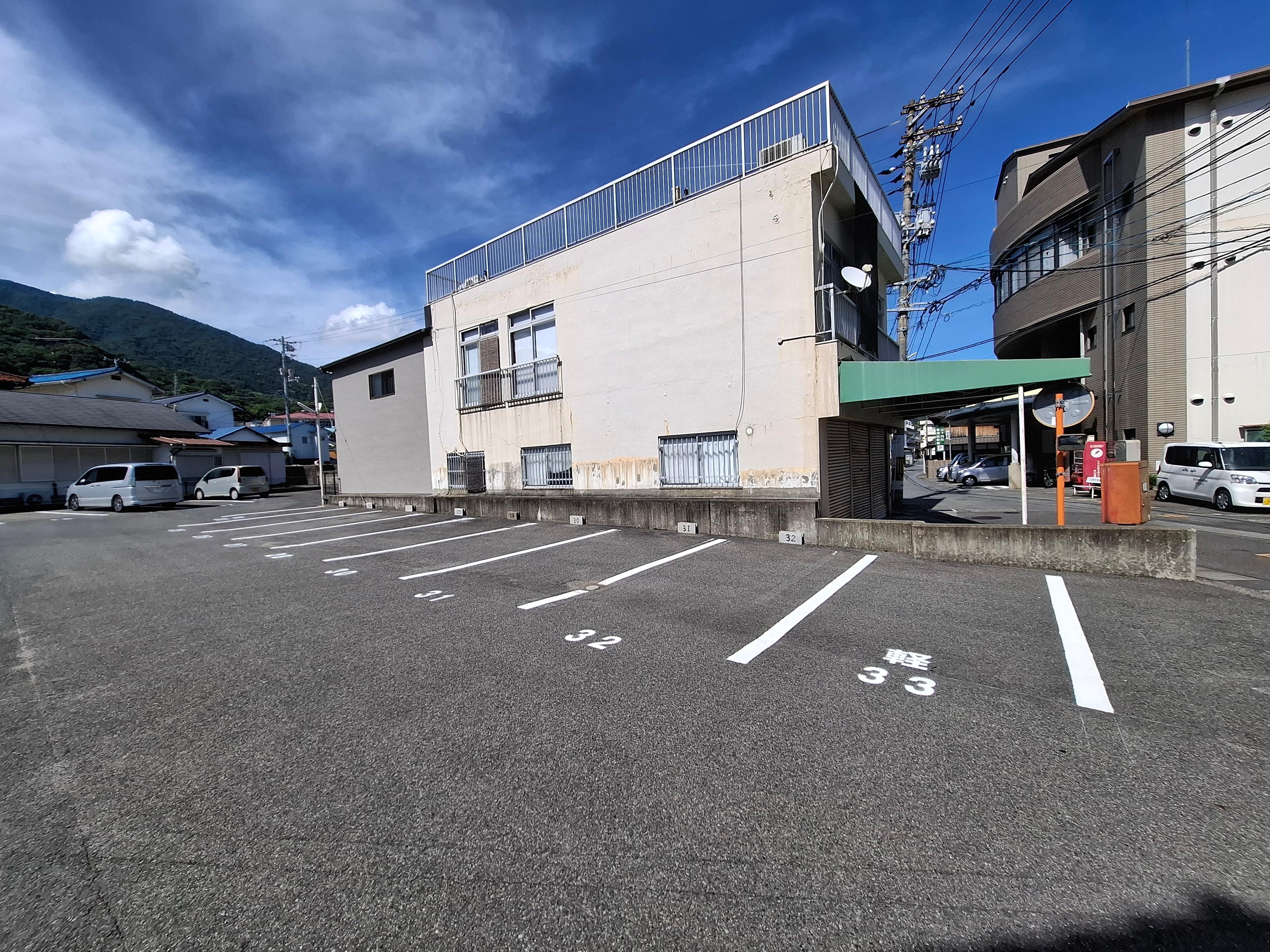 加藤ガレージ(呉市川尻町西)の外観・駐車場イメージ2枚目