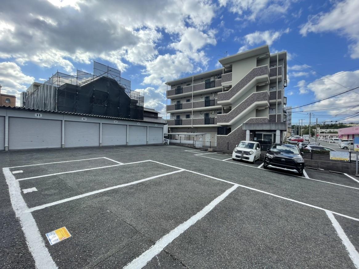ジョイフルカネキ竹末駐車場の外観・駐車場イメージ2枚目