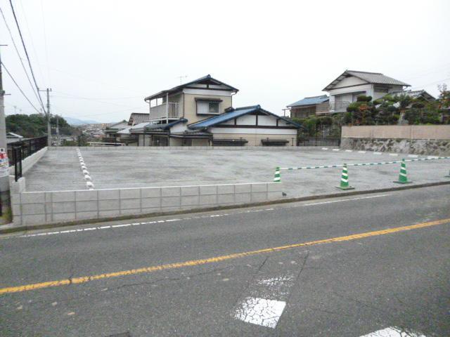 ジョイフル朝霧1丁目パーキングの外観・駐車場イメージ1枚目