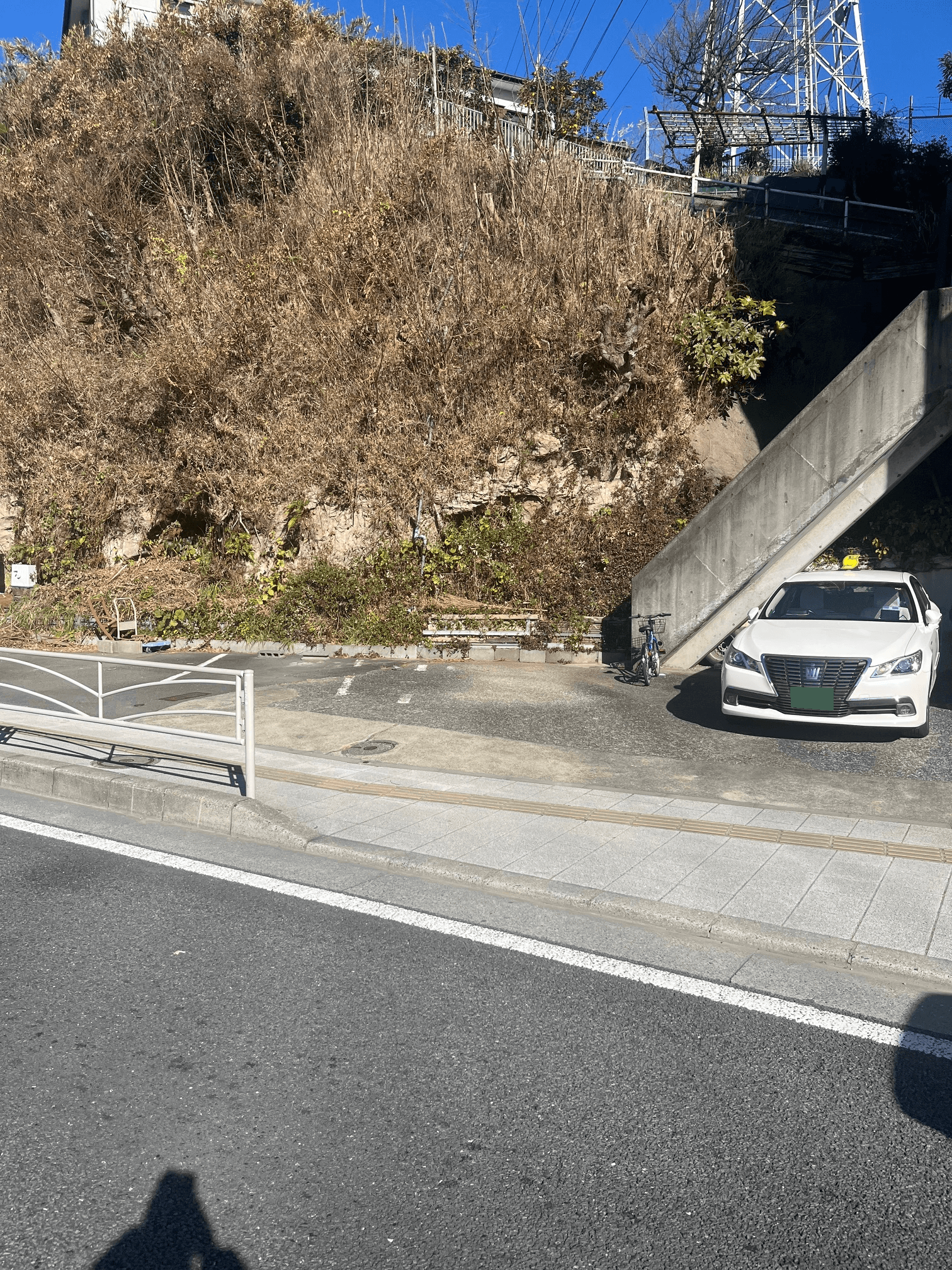 保土ヶ谷中学校下駐車場の外観・駐車場イメージ1枚目