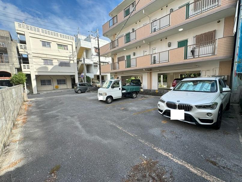 比嘉契約駐車場の外観・駐車場イメージ2枚目