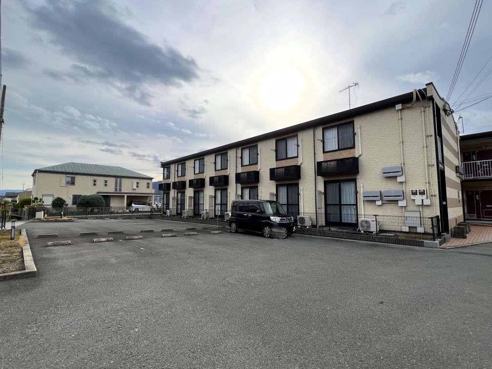 ブリュシェル荊本(31892)の外観・駐車場イメージ1枚目