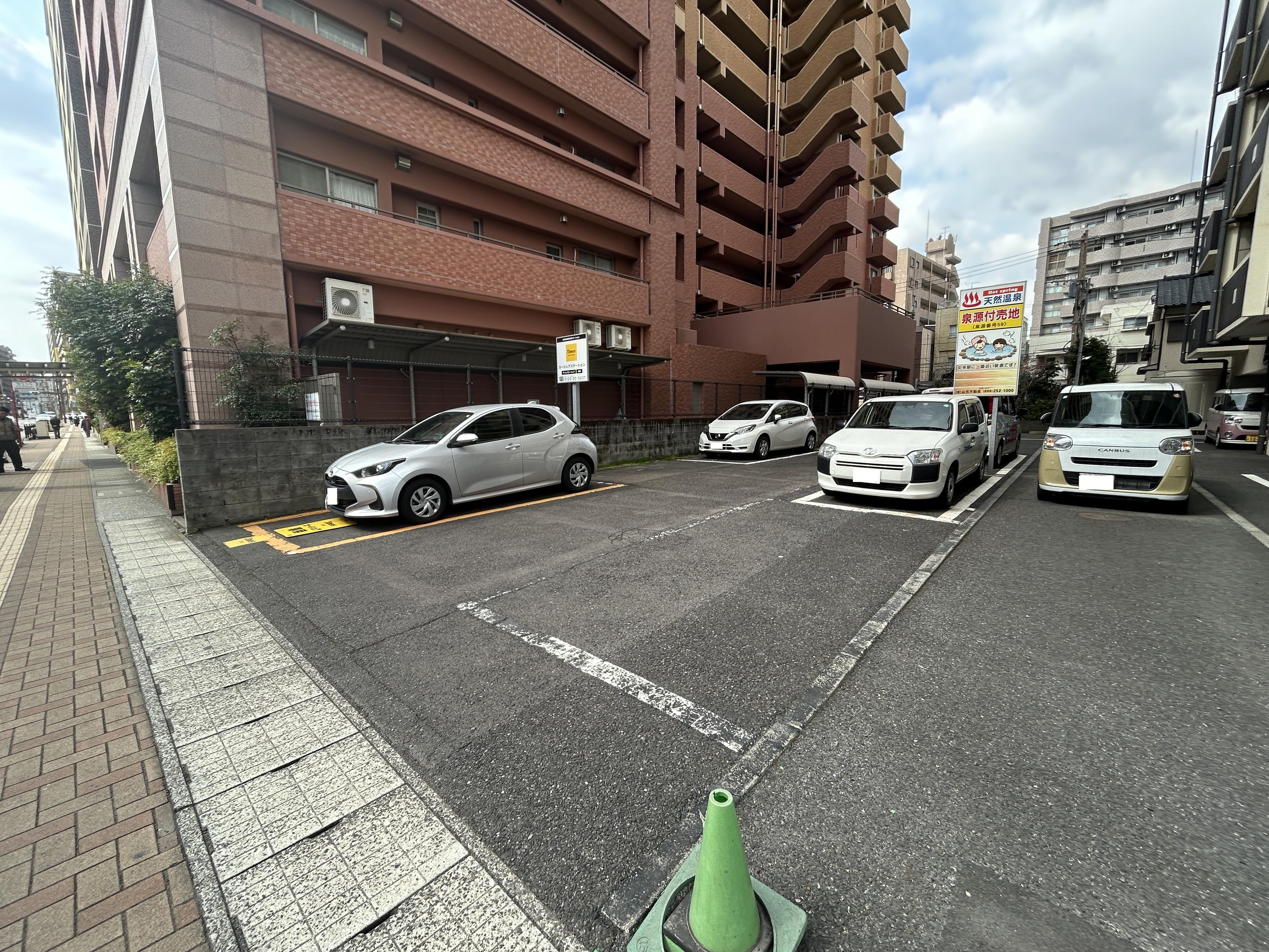 オート・スクウェアー中央町Ⅱの外観・駐車場イメージ1枚目