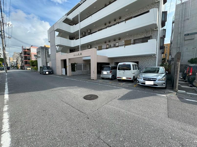 ドミール久米 駐車場の外観・駐車場イメージ1枚目