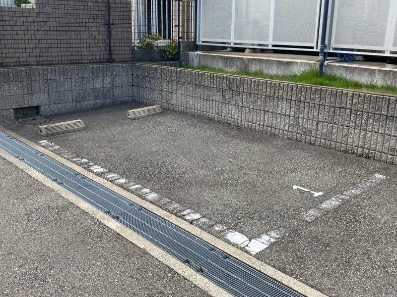 STEP(37849)の外観・駐車場イメージ1枚目