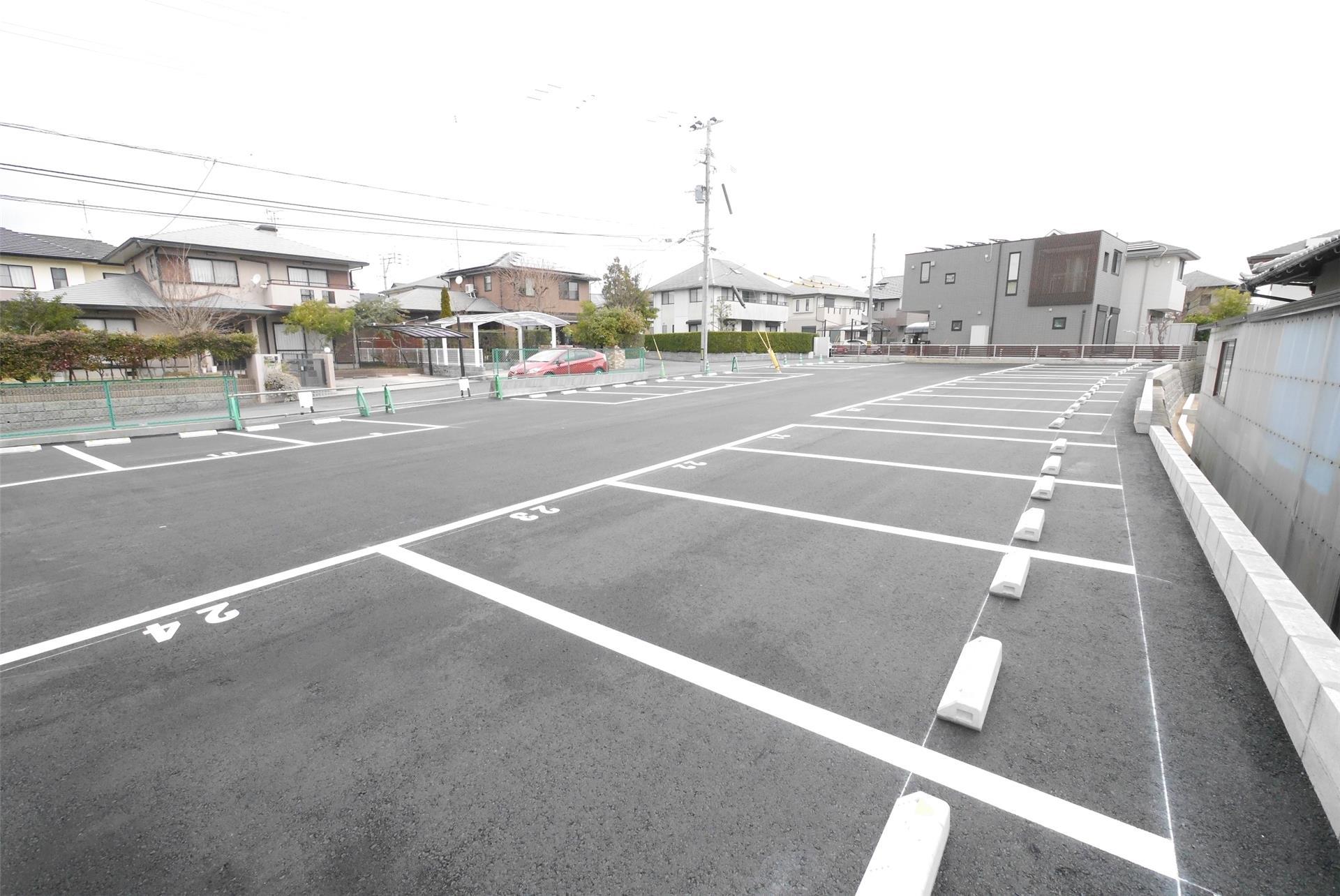 浅川学園台3丁目パーキングの外観・駐車場イメージ2枚目