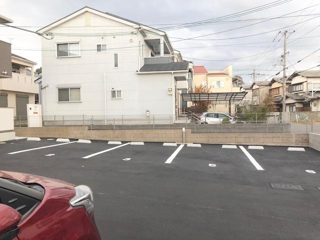 メゾンエミリーの外観・駐車場イメージ2枚目