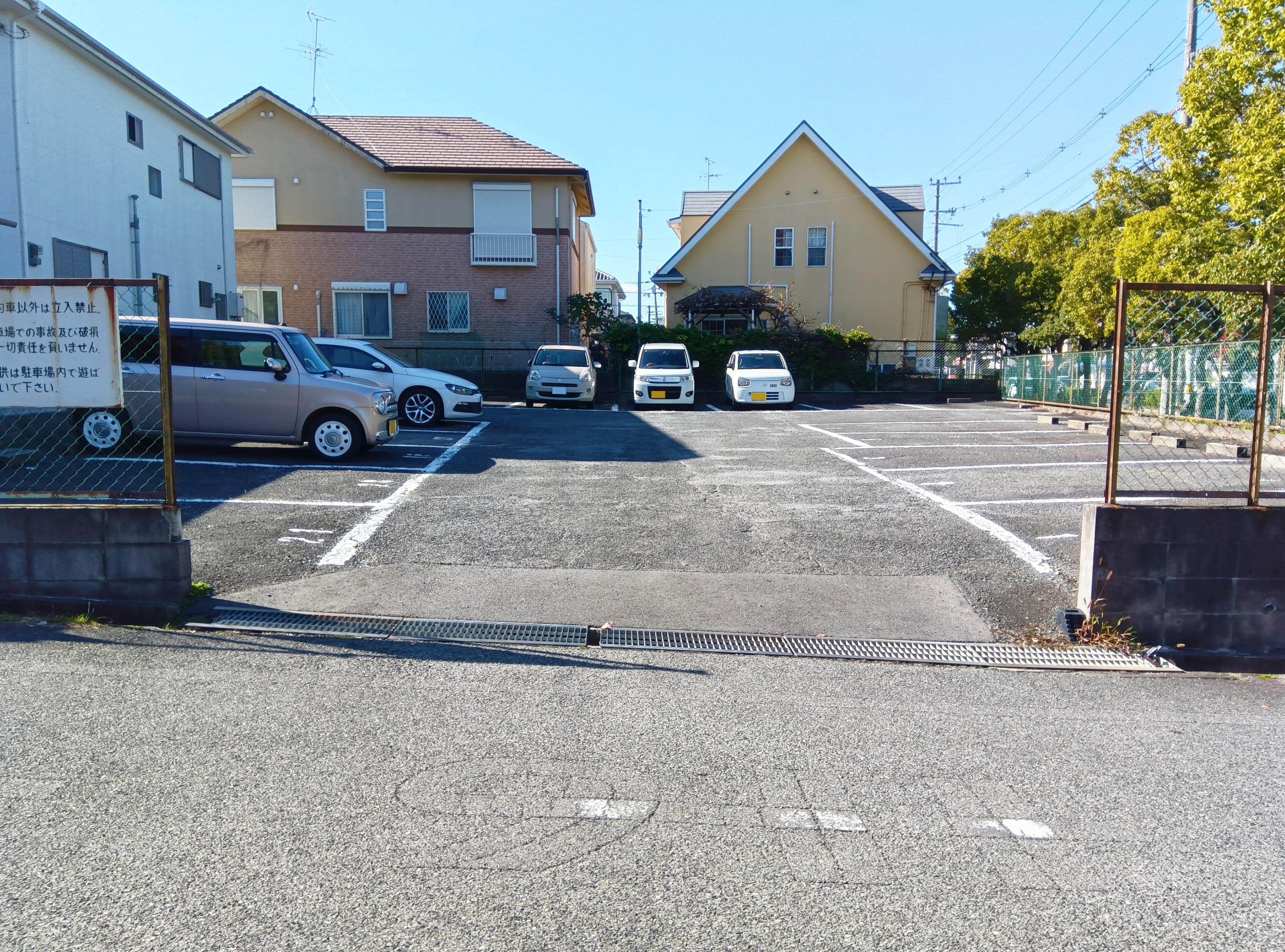 山上モータープールの外観・駐車場イメージ2枚目