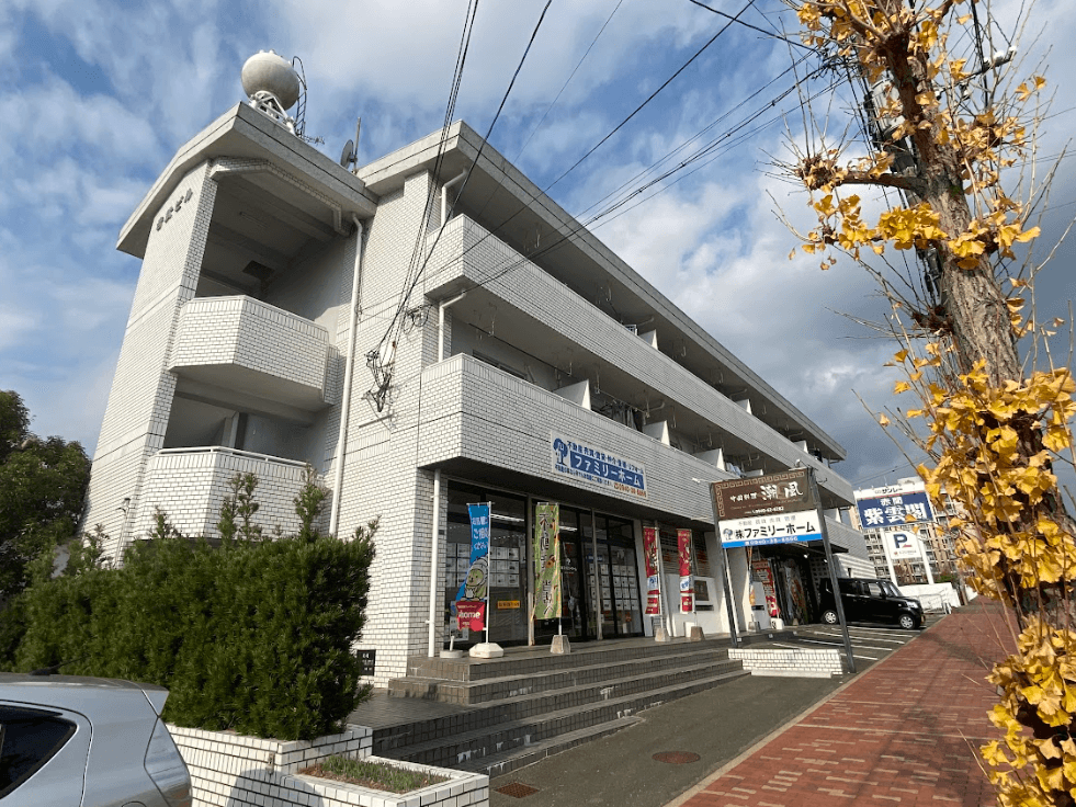 ヴィレッタ赤間駅前の外観・駐車場イメージ1枚目