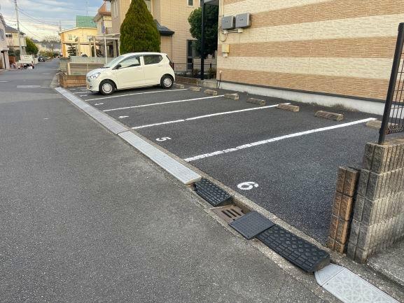 Uフォンターナ(24125)の外観・駐車場イメージ1枚目
