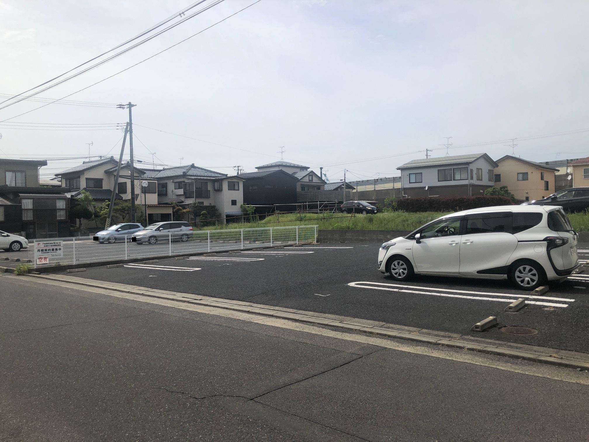 パーキングスペース女池8丁目月極駐車場の外観・駐車場イメージ1枚目