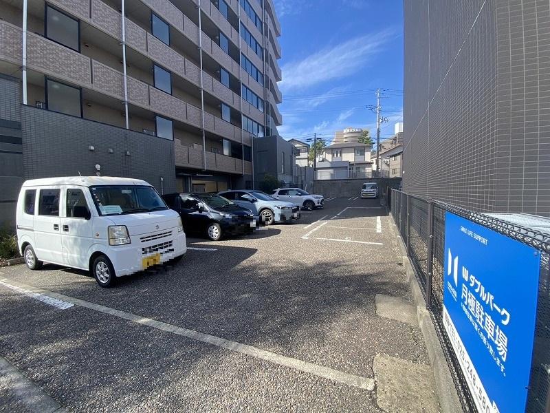 ダブルパーク東中通の外観・駐車場イメージ1枚目