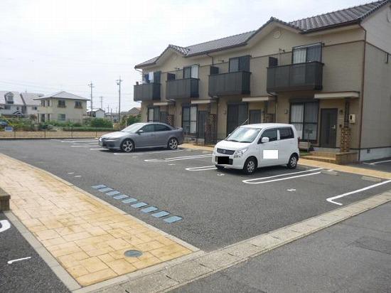 140352Sophia川端 A・Bの外観・駐車場イメージ2枚目