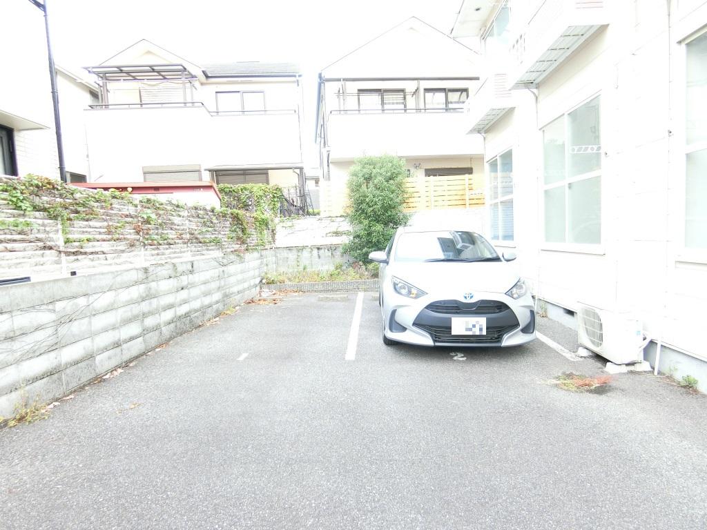 グラン逆瀬川駐車場の外観・駐車場イメージ1枚目