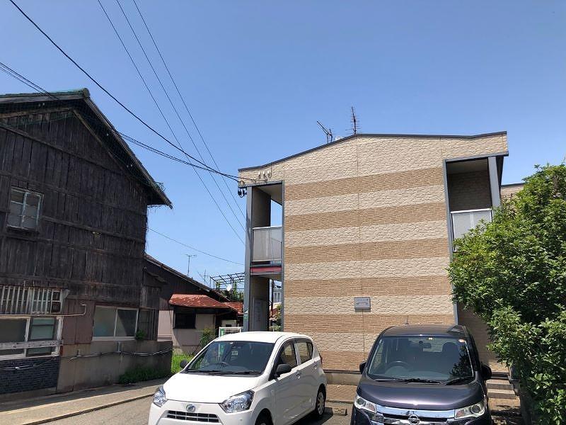 ラ ヴィータ(24327)の外観・駐車場イメージ1枚目