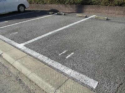 ルミエール(28258)の外観・駐車場イメージ1枚目