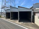 金岡町シャッターガレージの駐車場