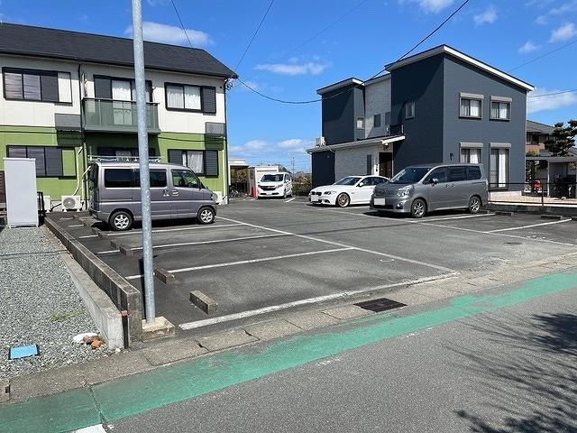 FKヴィラージュの外観・駐車場イメージ1枚目