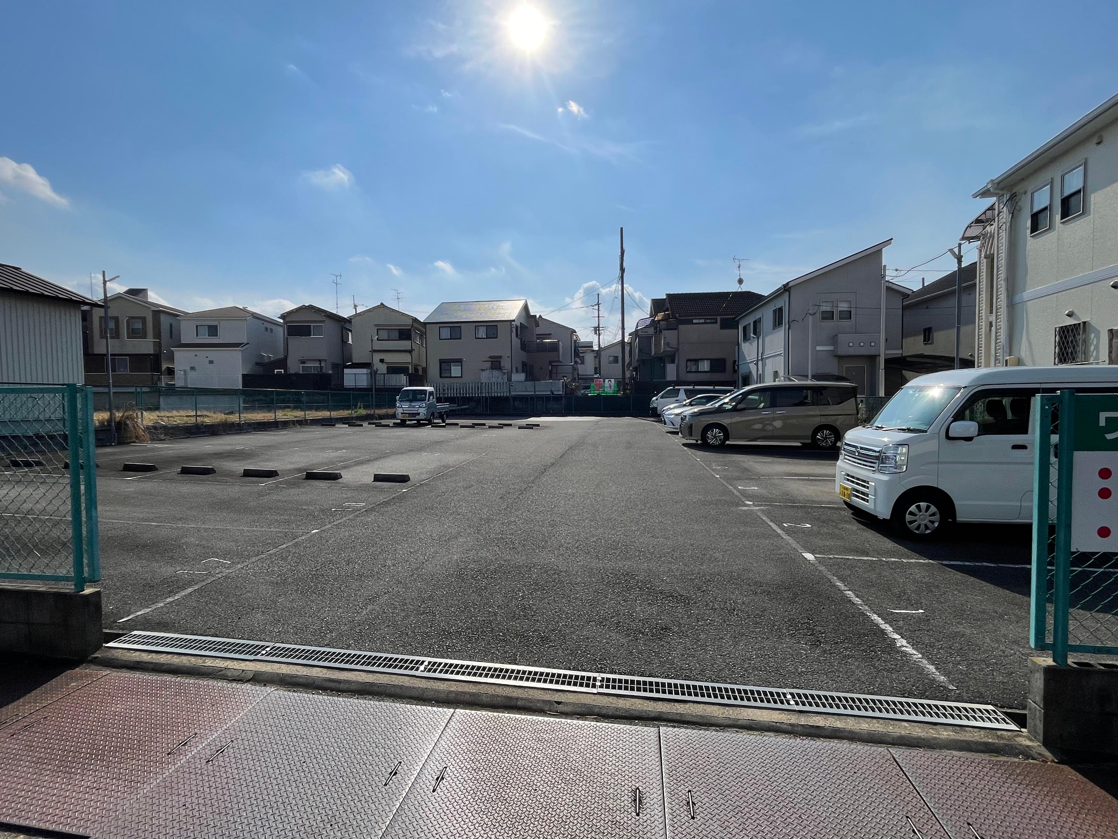 ワコーモータープールの外観・駐車場イメージ2枚目