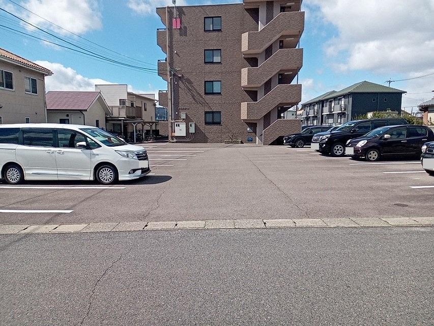 FKアングラート駐車場の外観・駐車場イメージ1枚目