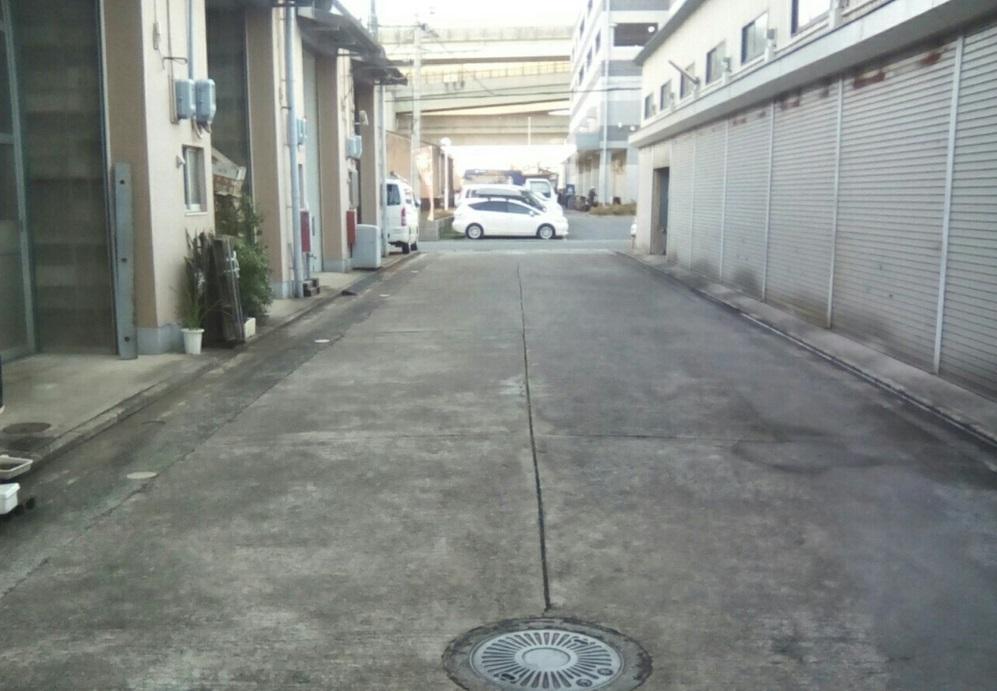 (有)ひがしの商事貸ガレージの外観・駐車場イメージ2枚目