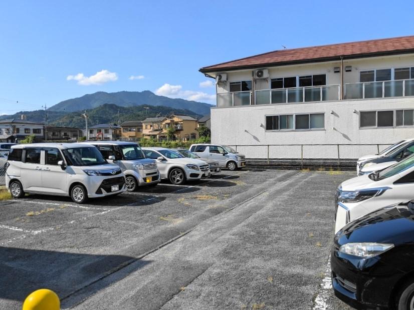 ガレージ山本の外観・駐車場イメージ2枚目