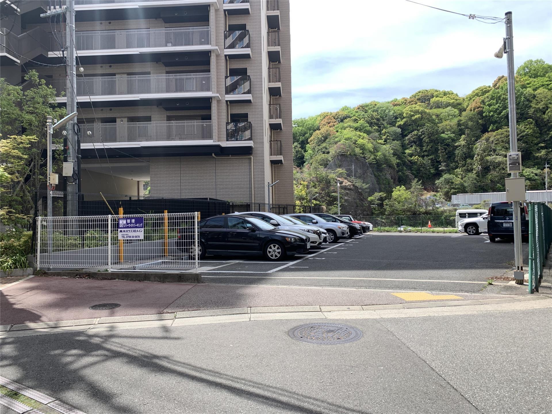 栄町リバーサイドパーキングの外観・駐車場イメージ1枚目