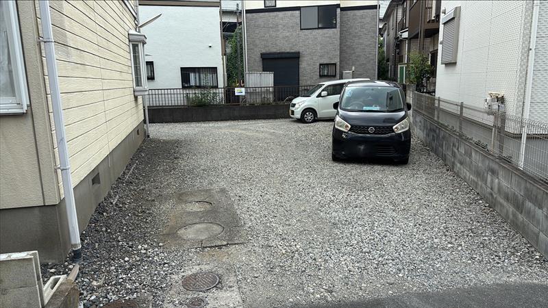 サンシャインハイツC敷地内駐車場の外観・駐車場イメージ3枚目