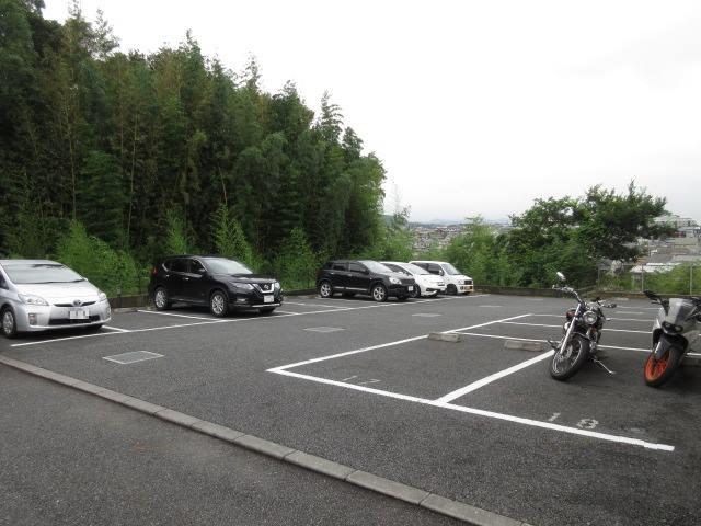 ヒルトップ 壱番館(39446)の外観・駐車場イメージ1枚目