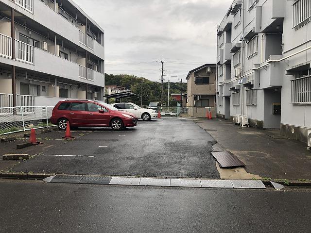 ヤマサイコーポ3、7号棟の外観・駐車場イメージ2枚目