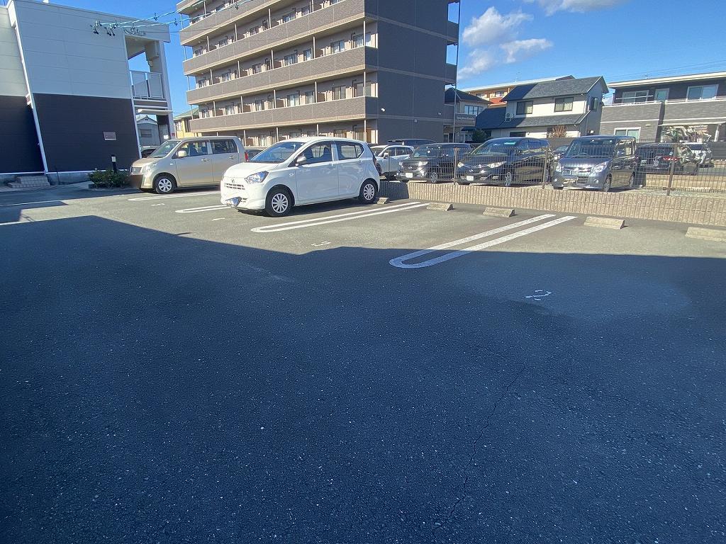 エスト(19859)の外観・駐車場イメージ1枚目