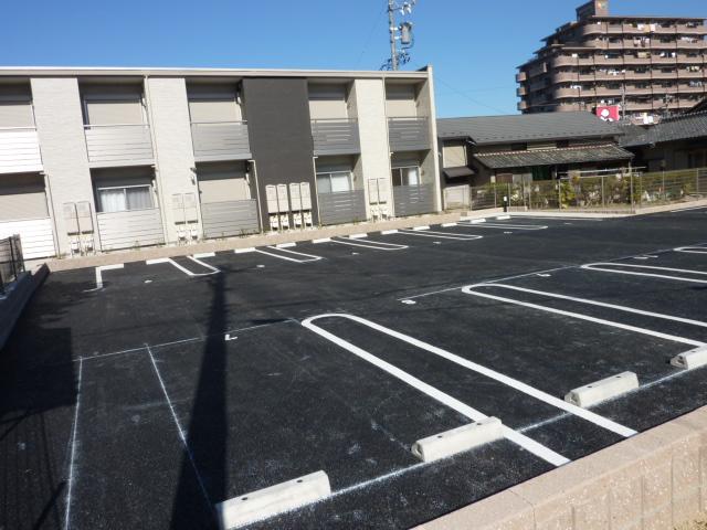 クレイノ八重(56678)の外観・駐車場イメージ1枚目