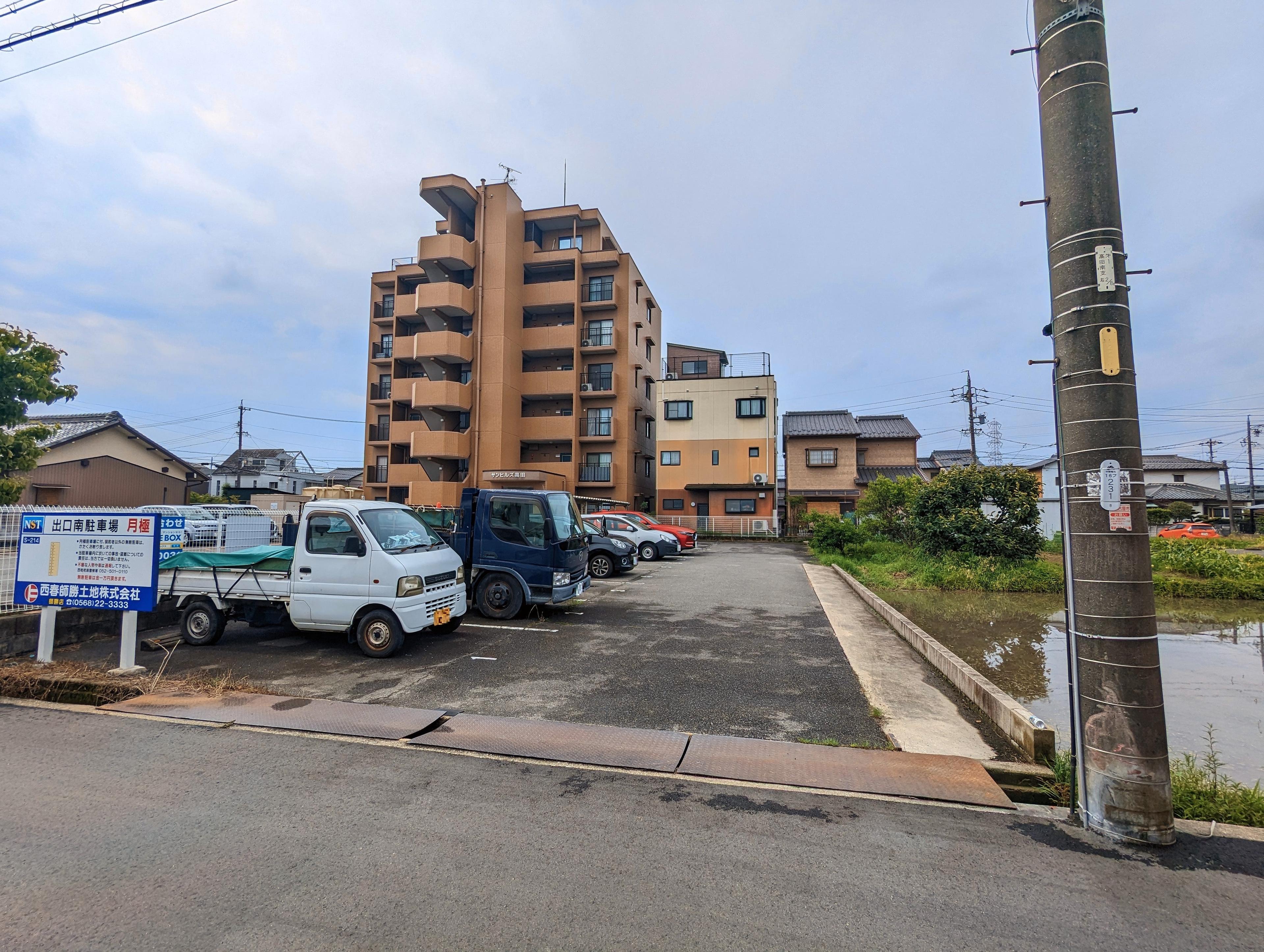 出口南駐車場の外観・駐車場イメージ1枚目