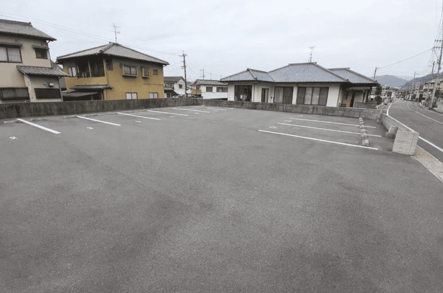 岩本ガレージの外観・駐車場イメージ3枚目