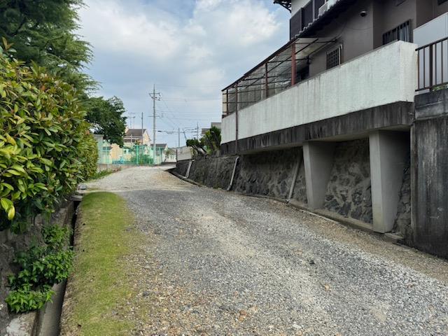 寺山ガレージの外観・駐車場イメージ2枚目